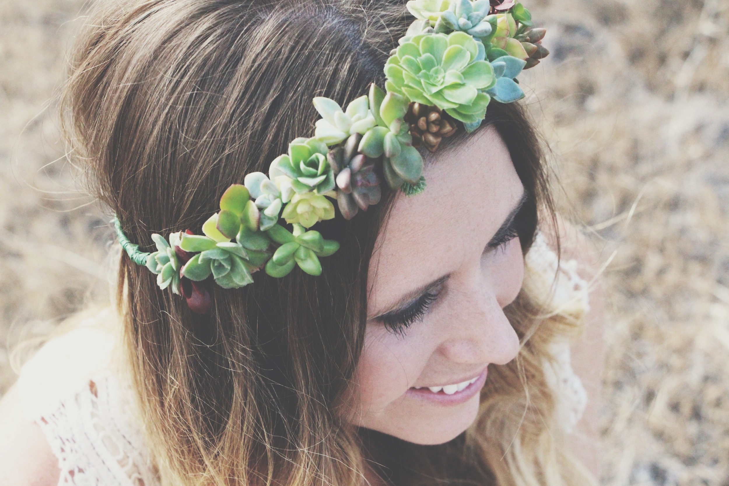 diy succulent crown via needles + leaves